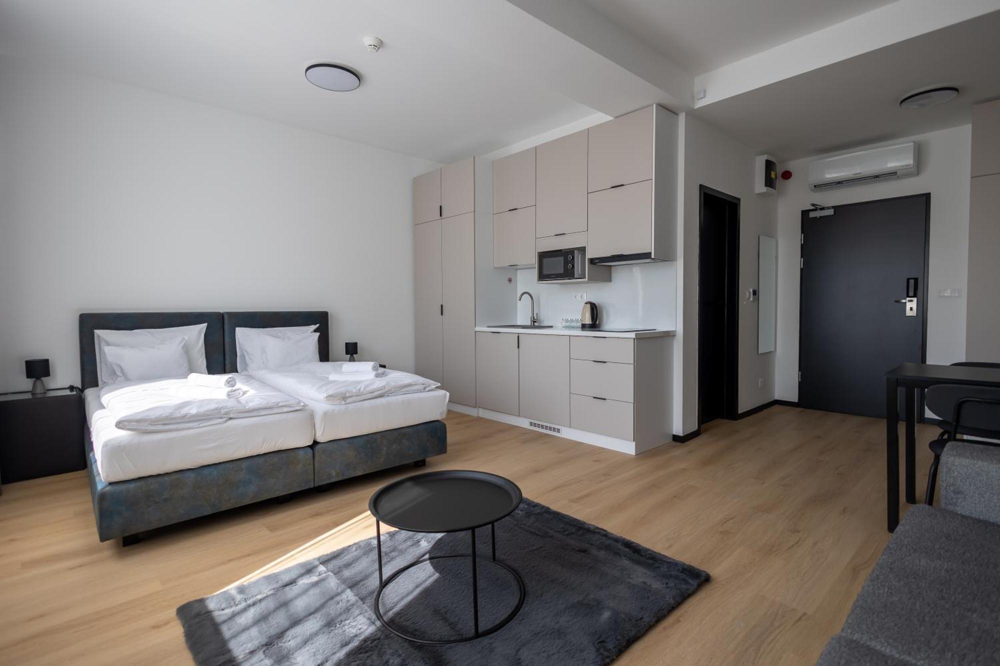 Central Residence Apartmanok Мішкольц Екстер'єр фото